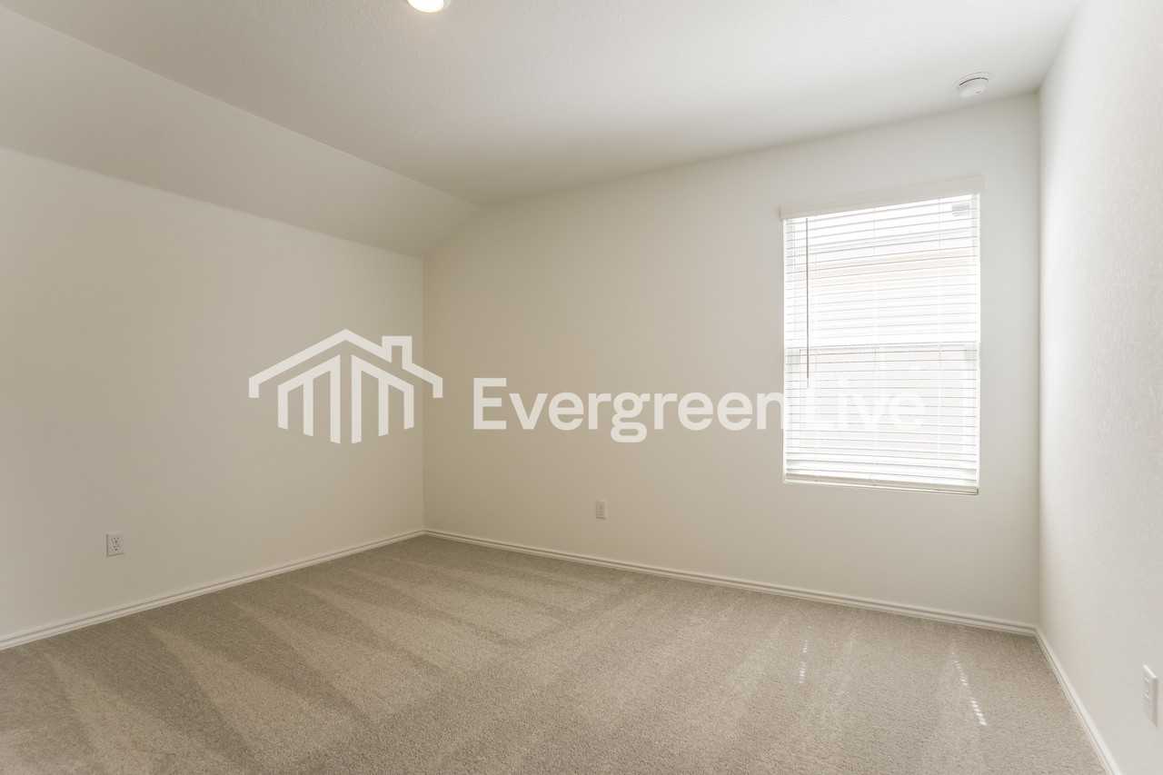 1410 Roaming Oak Bnd - Photo 7 of 15