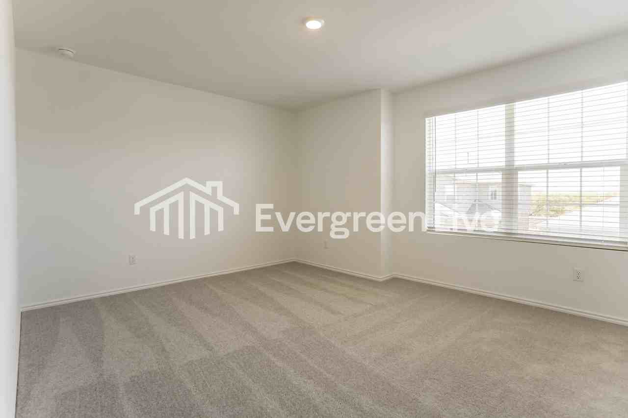 1410 Roaming Oak Bnd - Photo 5 of 15