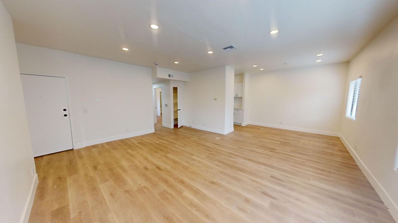 5804 Woodman - Photo 5 of 16