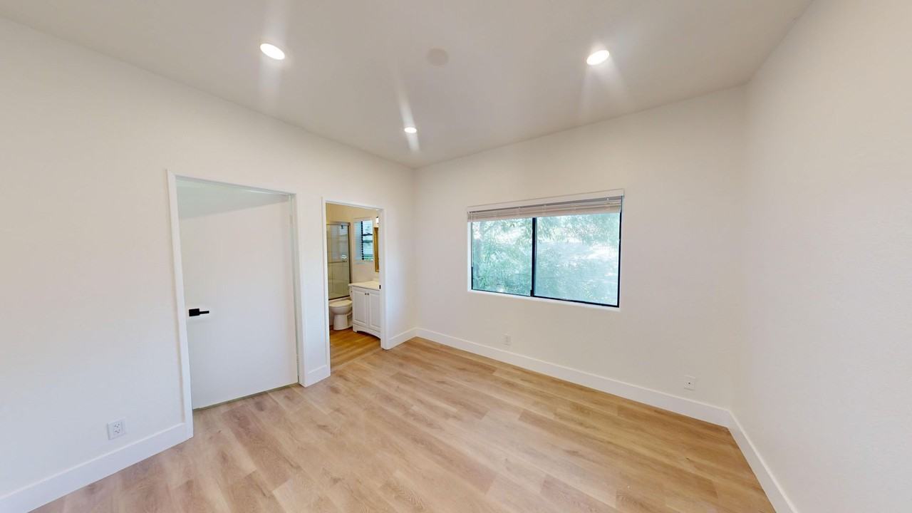 5804 Woodman - Photo 6 of 16