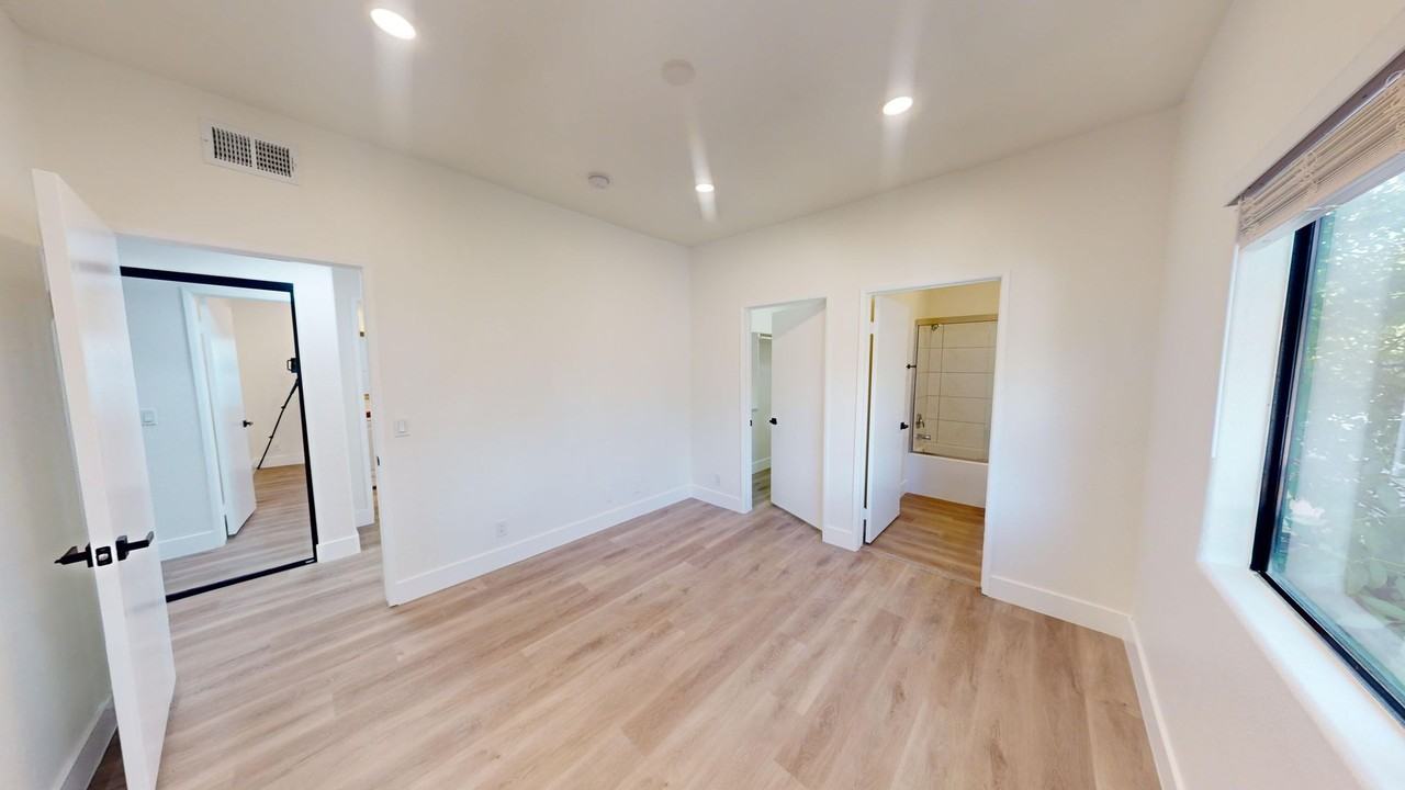 5804 Woodman - Photo 7 of 16