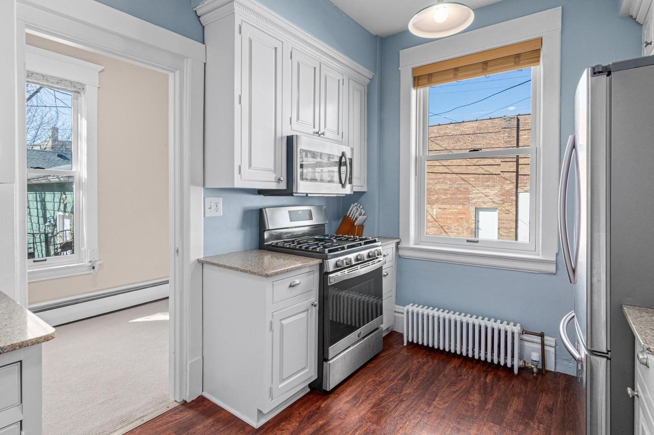 647 Lincoln Ave - Photo 2 of 31