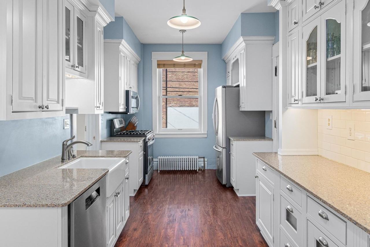 647 Lincoln Ave - Photo 4 of 31