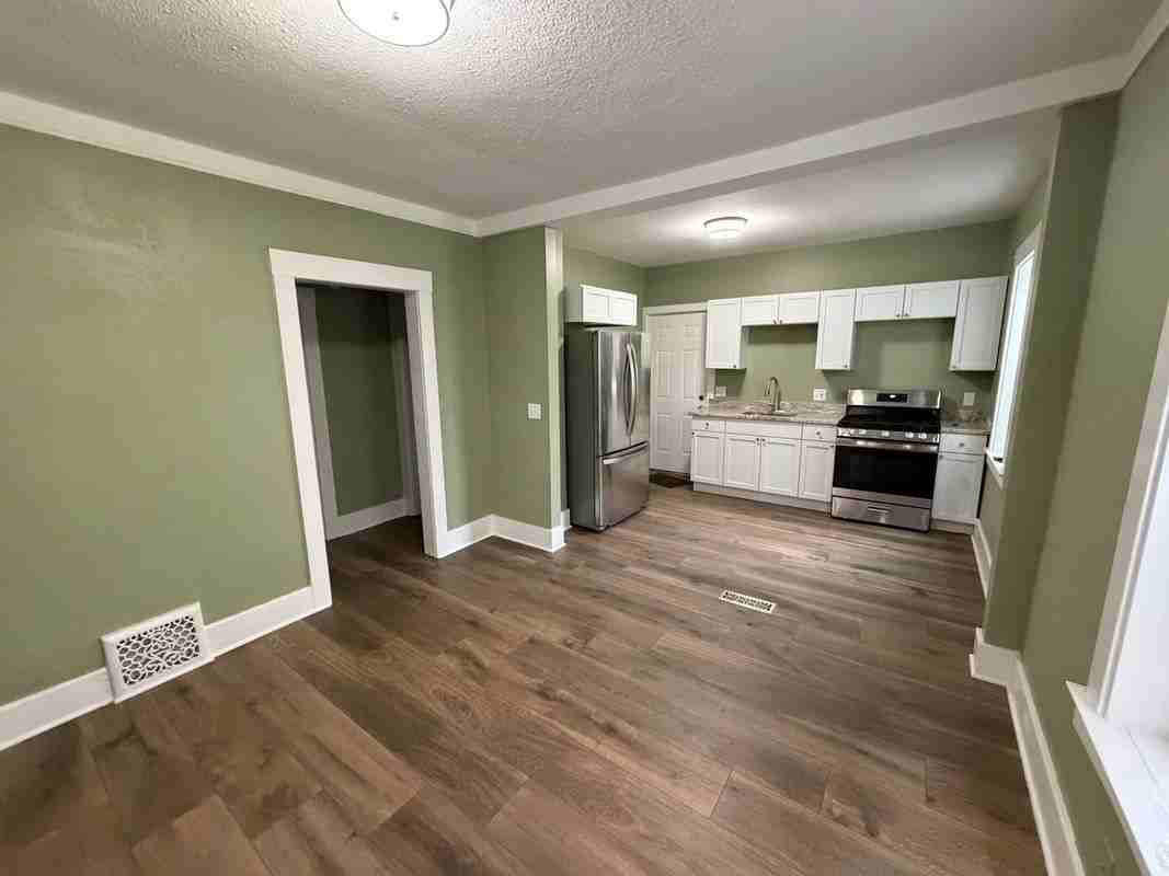 7263 Senator St - Photo 5 of 14