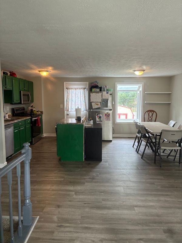 744 Maplewood Ln - Photo 3 of 20