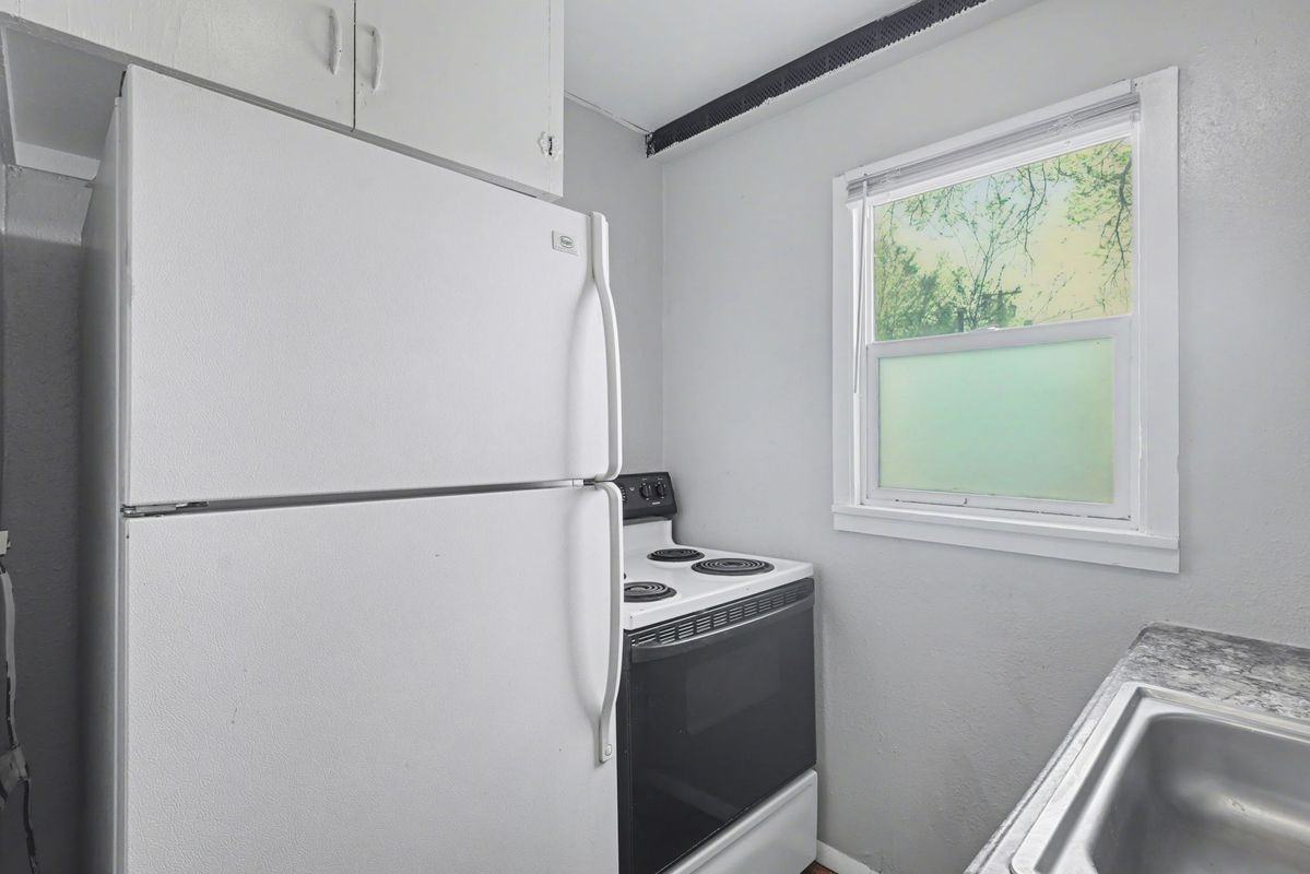 207 N Santa Fe Ave ##3 - Photo 4 of 10