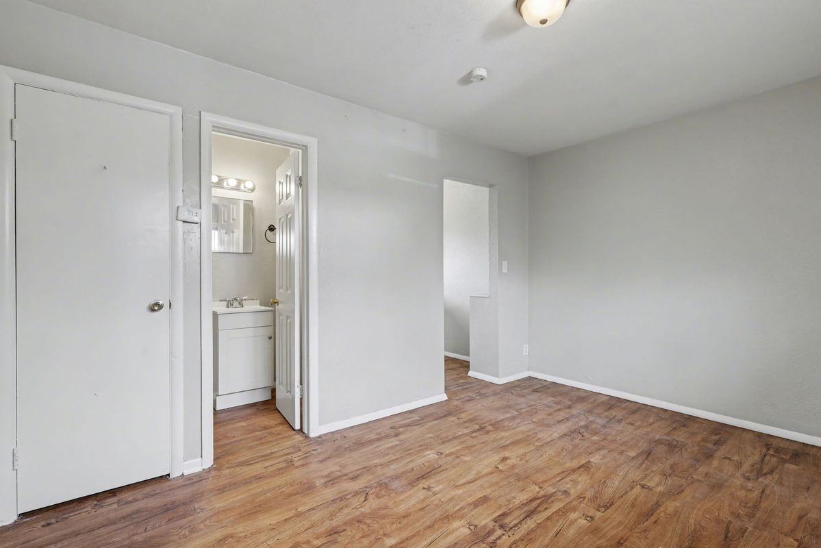 207 N Santa Fe Ave ##3 - Photo 6 of 10