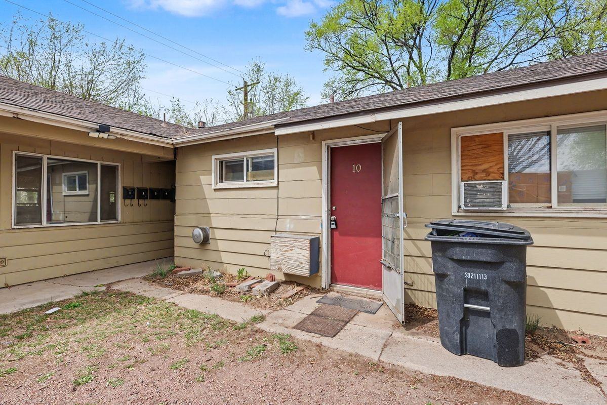 207 N Santa Fe Ave ##10 - Photo 2 of 12