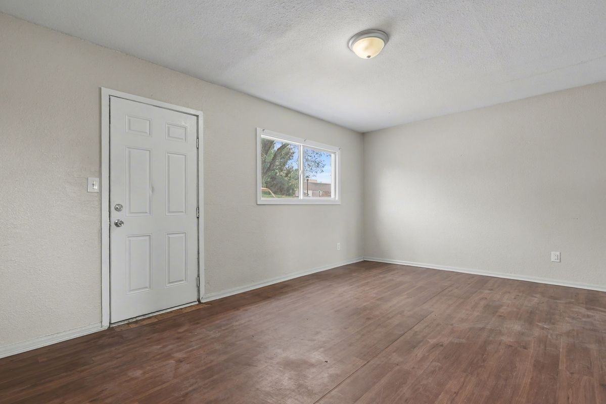 207 N Santa Fe Ave ##10 - Photo 3 of 12