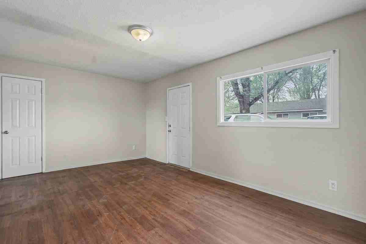 207 N Santa Fe Ave ##10 - Photo 4 of 12