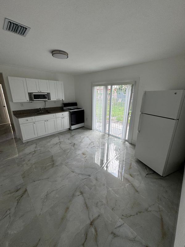 2040 Nw 185th Ter - Photo 2 of 7