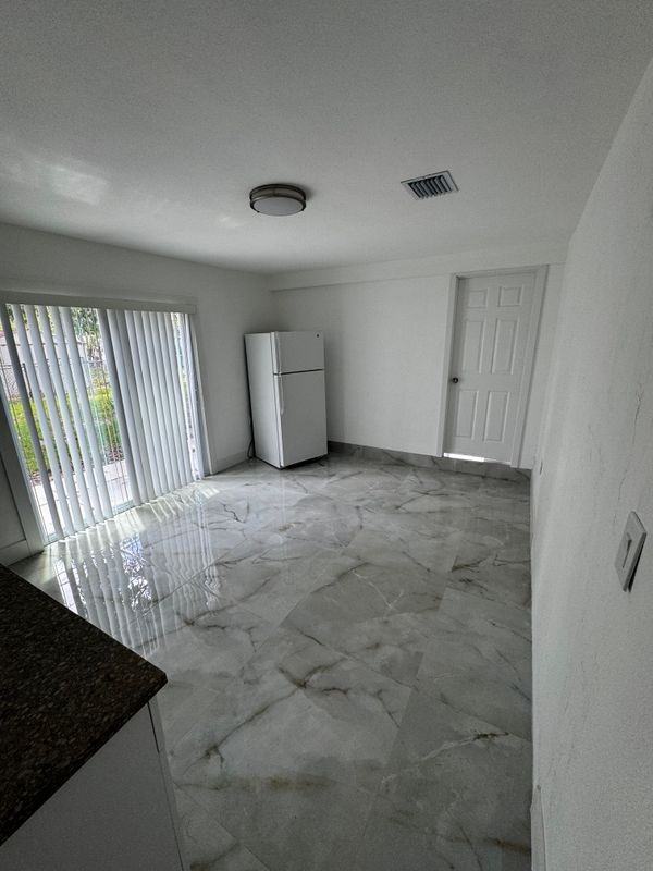 2040 Nw 185th Ter - Photo 5 of 7