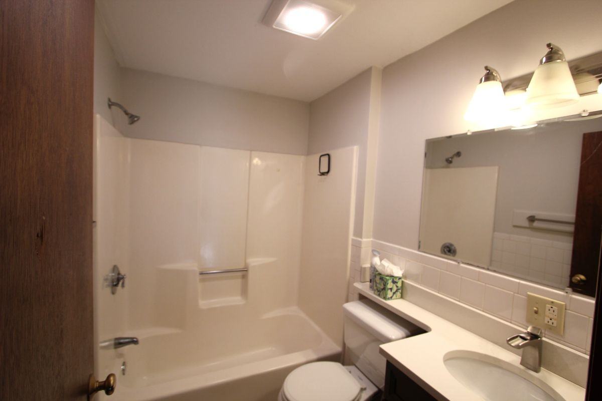 21 Moore Ave - Photo 2 of 9