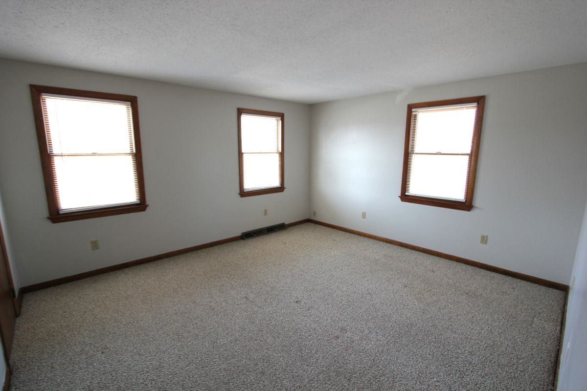 21 Moore Ave - Photo 3 of 9