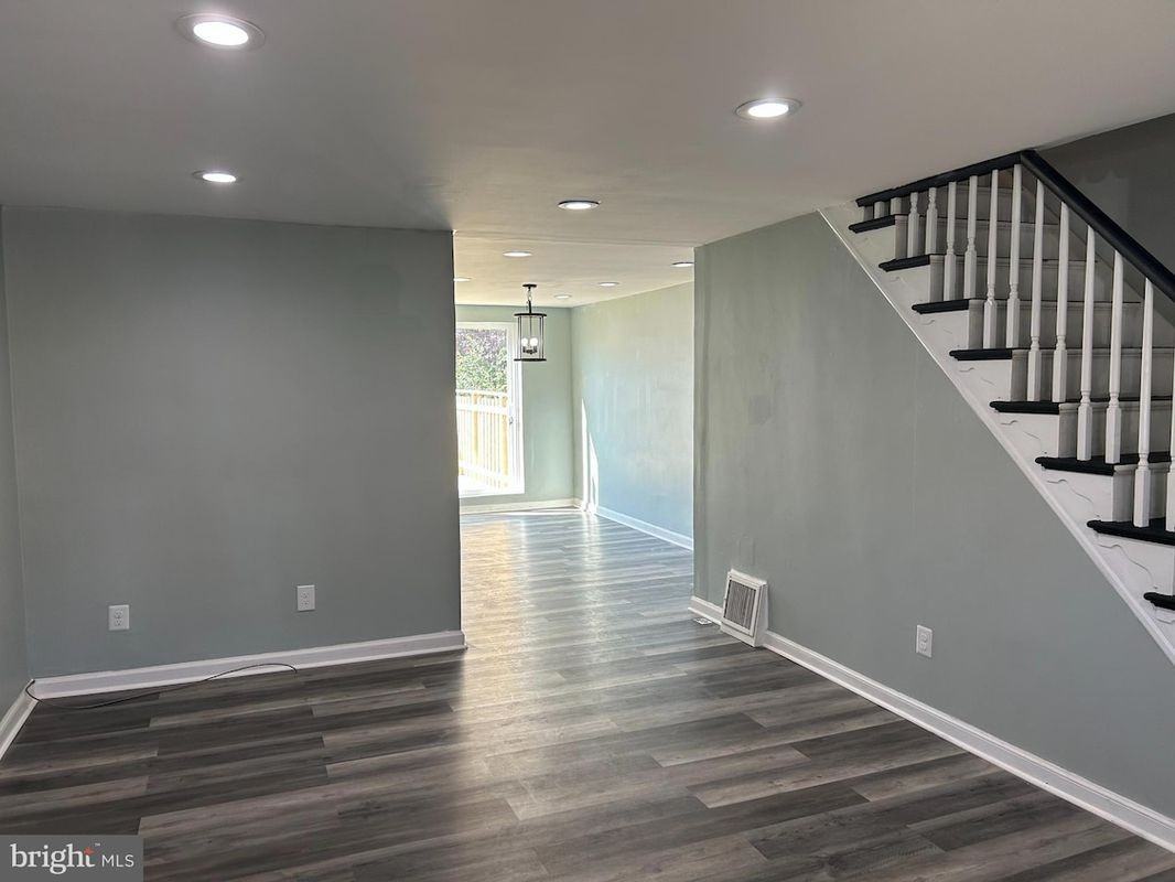 522 S 3rd St - Photo 2 of 9