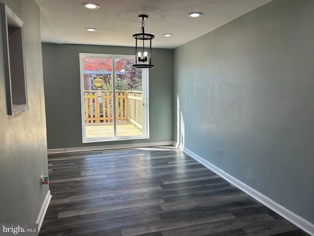 522 S 3rd St - Photo 4 of 9