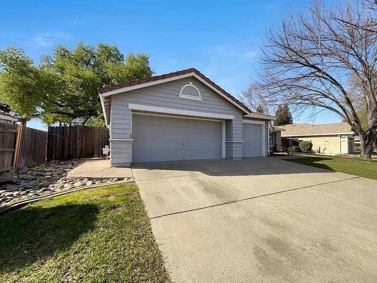 1041 Shenencock Way - Photo 2 of 21