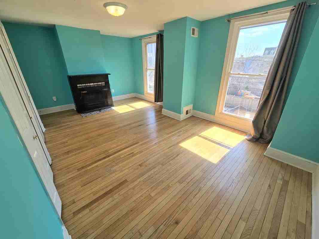 1827 E Capitol St Se - Photo 4 of 6