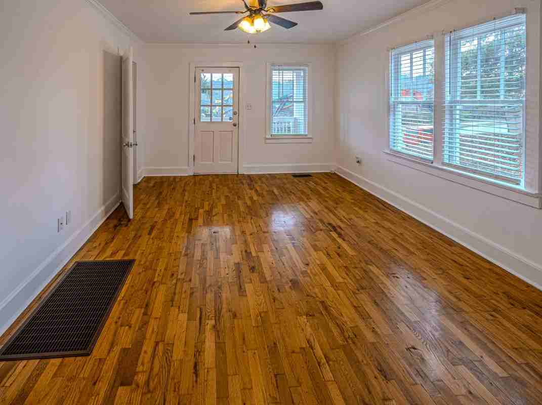 1015 Avondale Ave Se - Photo 2 of 21