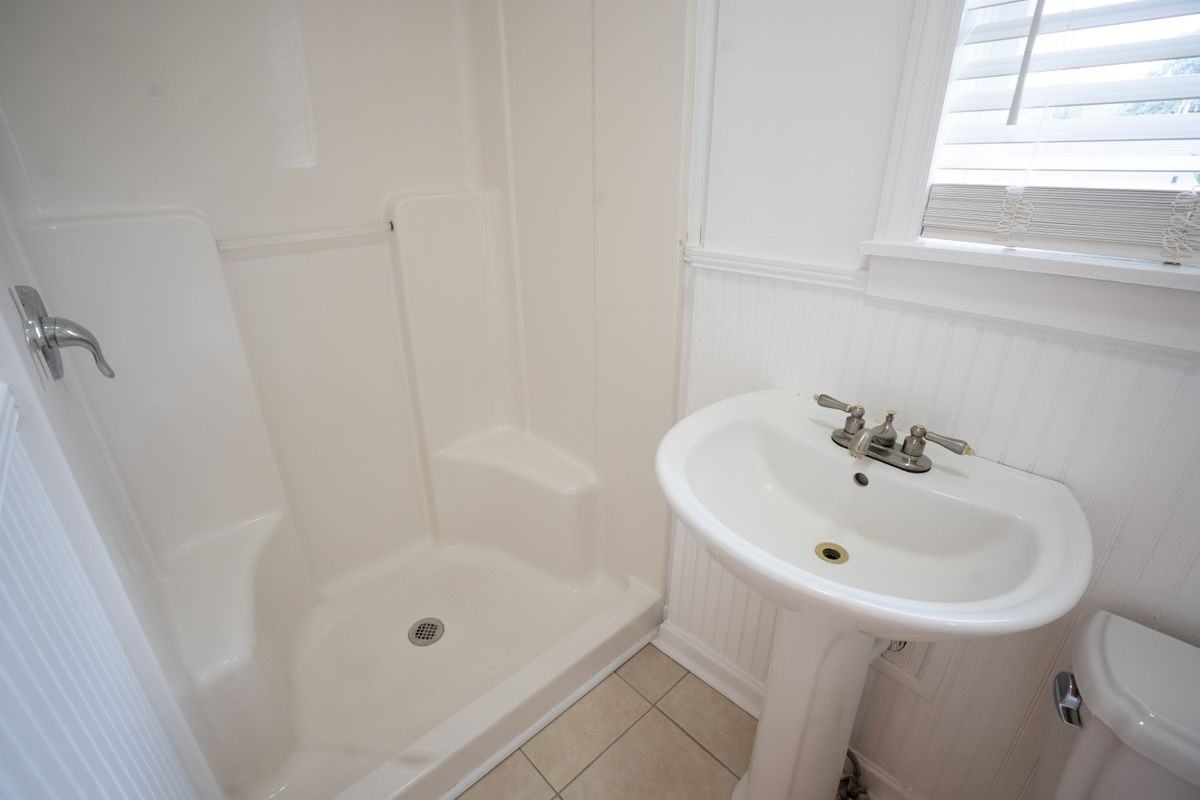 1015 Avondale Ave Se - Photo 4 of 21