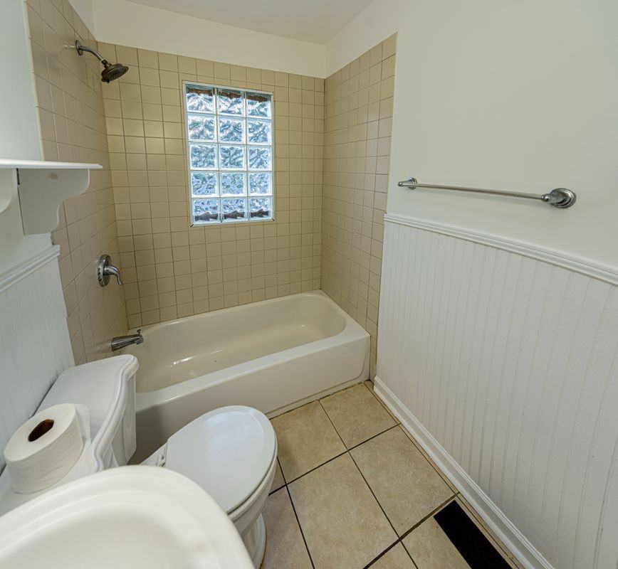 1015 Avondale Ave Se - Photo 7 of 21