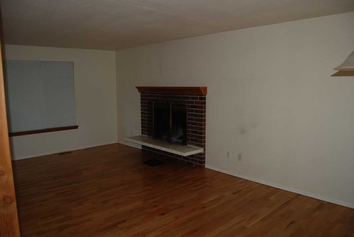 13310 Ne 74th St - Photo 2 of 17