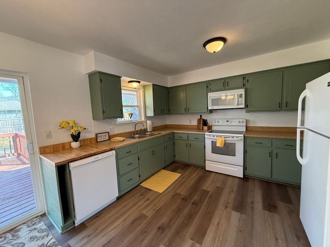 152 Rea St - Photo 4 of 22