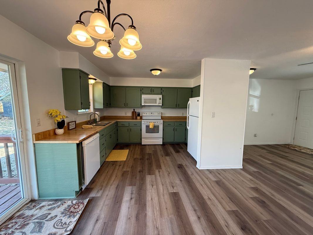 152 Rea St - Photo 5 of 22