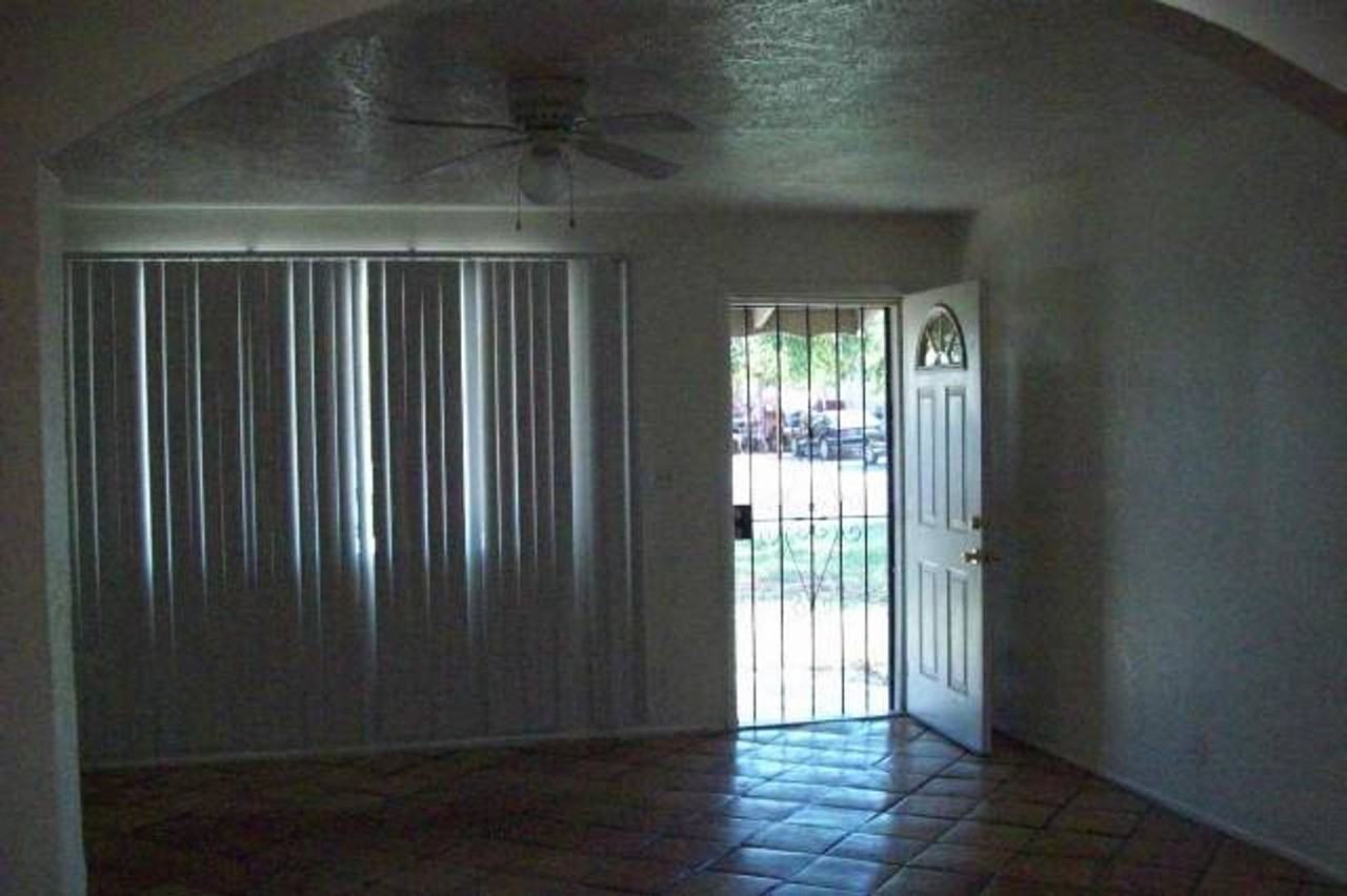 1018 W 12th Pl - Photo 2 of 8