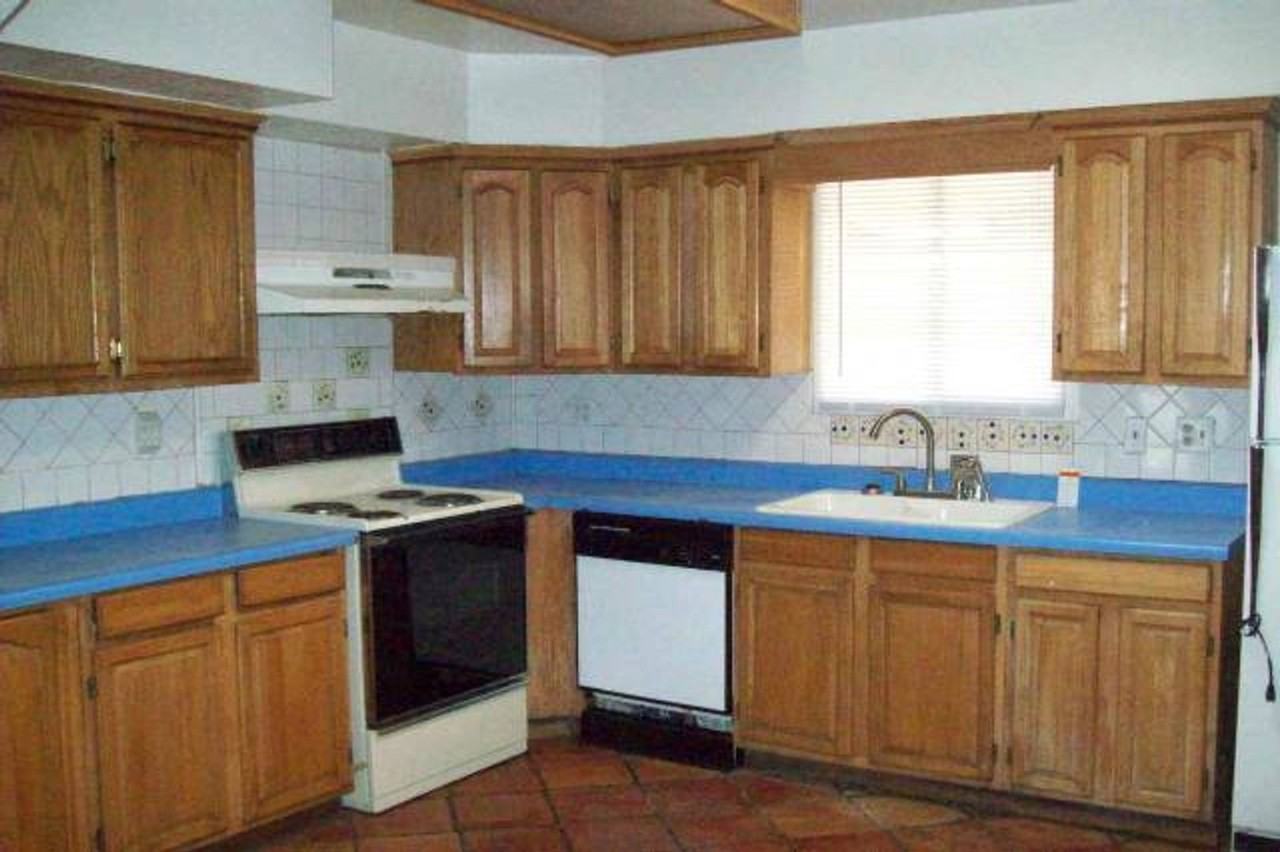 1018 W 12th Pl - Photo 3 of 8