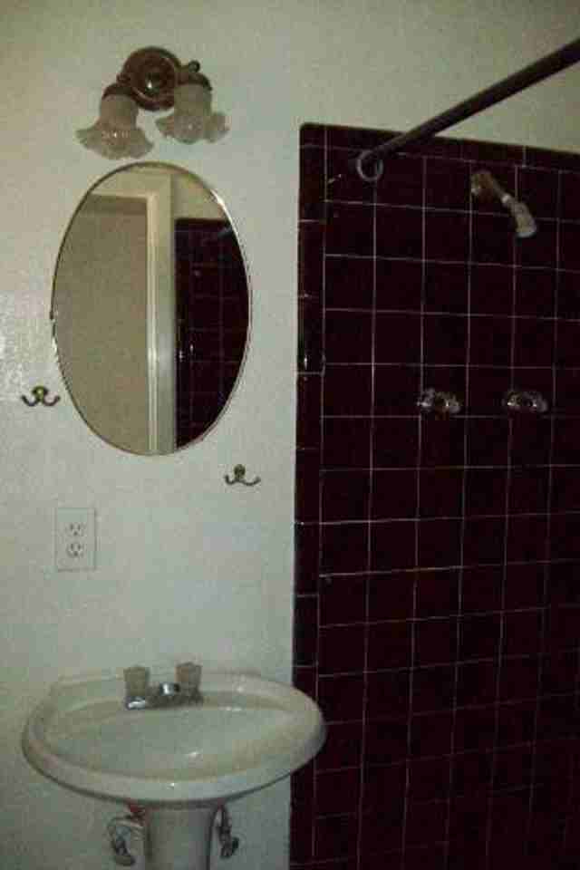 1018 W 12th Pl - Photo 4 of 8