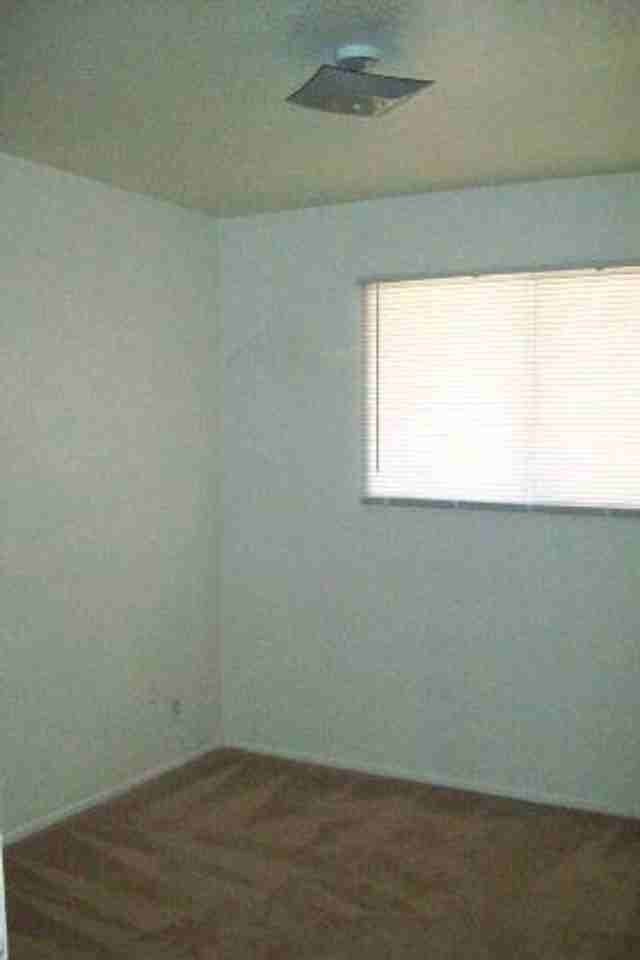 1018 W 12th Pl - Photo 5 of 8