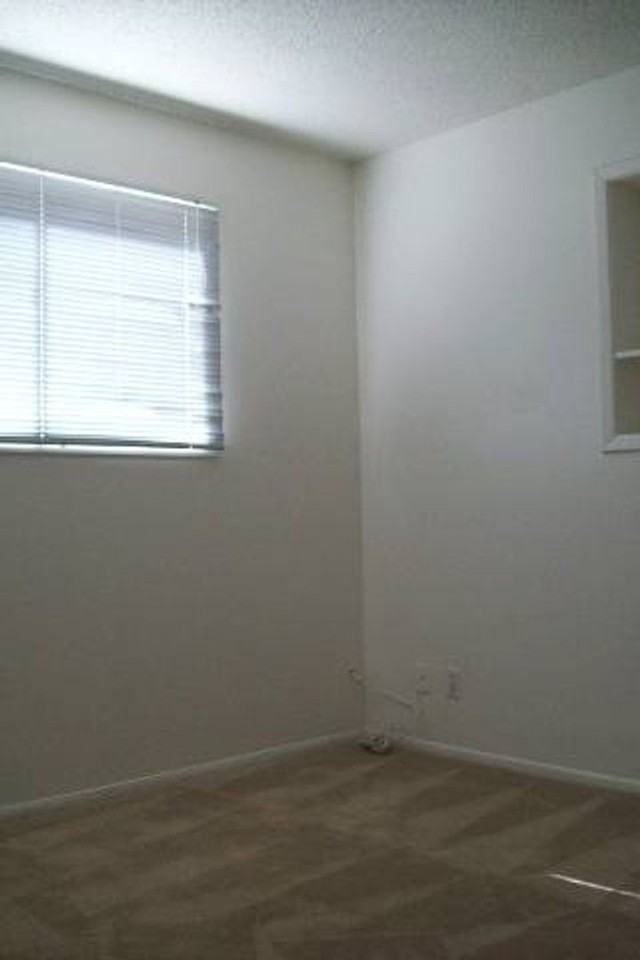 1018 W 12th Pl - Photo 6 of 8