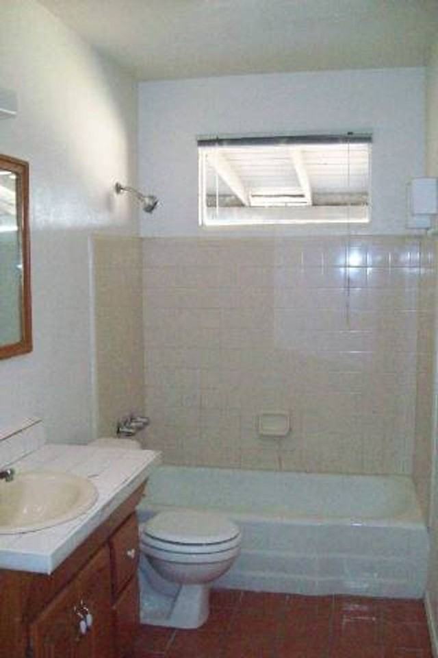 1018 W 12th Pl - Photo 7 of 8