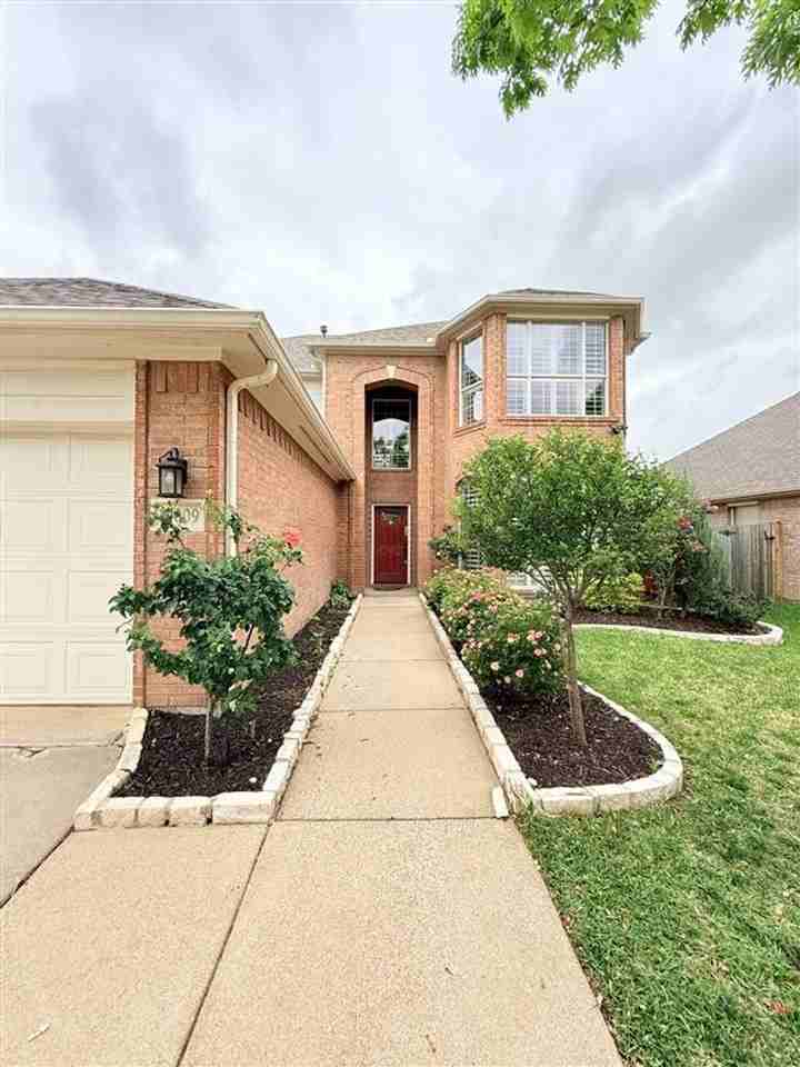 10009 Jessica St - Photo 3 of 50