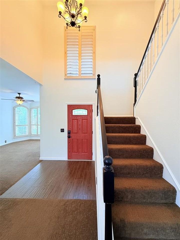 10009 Jessica St - Photo 5 of 50