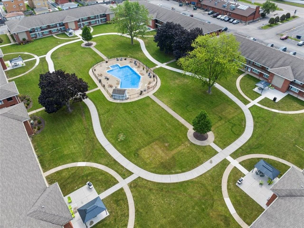 Renovated apartment with pool and parking - Photo 4 of 50