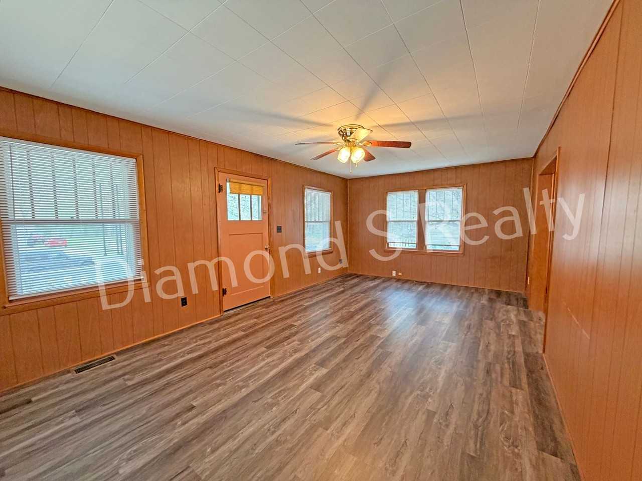 2120 N Johnston Ave - Photo 5 of 32