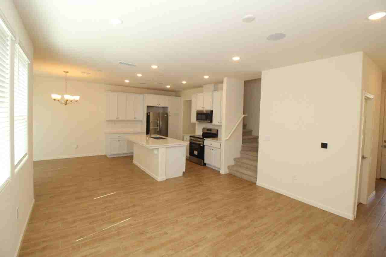 1462 Pioneer Ln - Photo 2 of 13