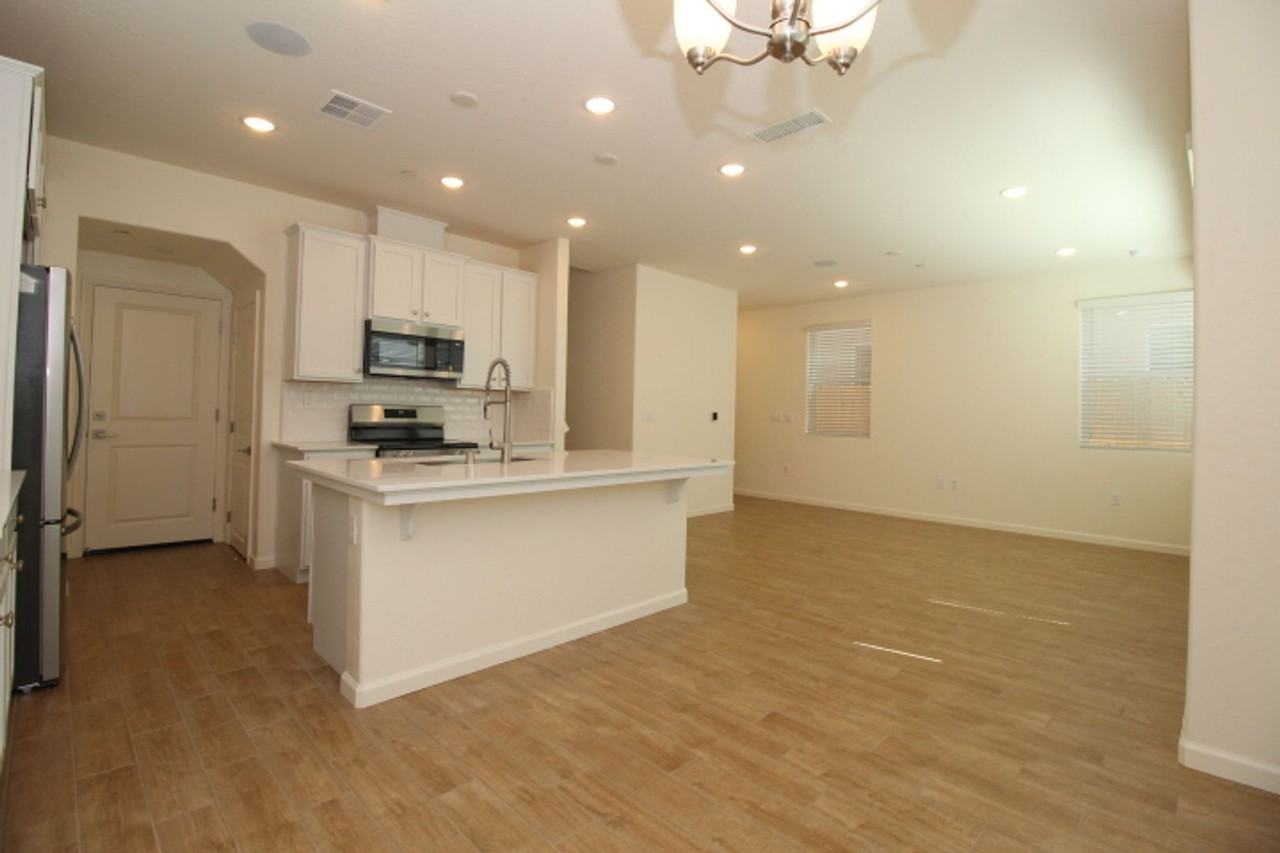 1462 Pioneer Ln - Photo 4 of 13