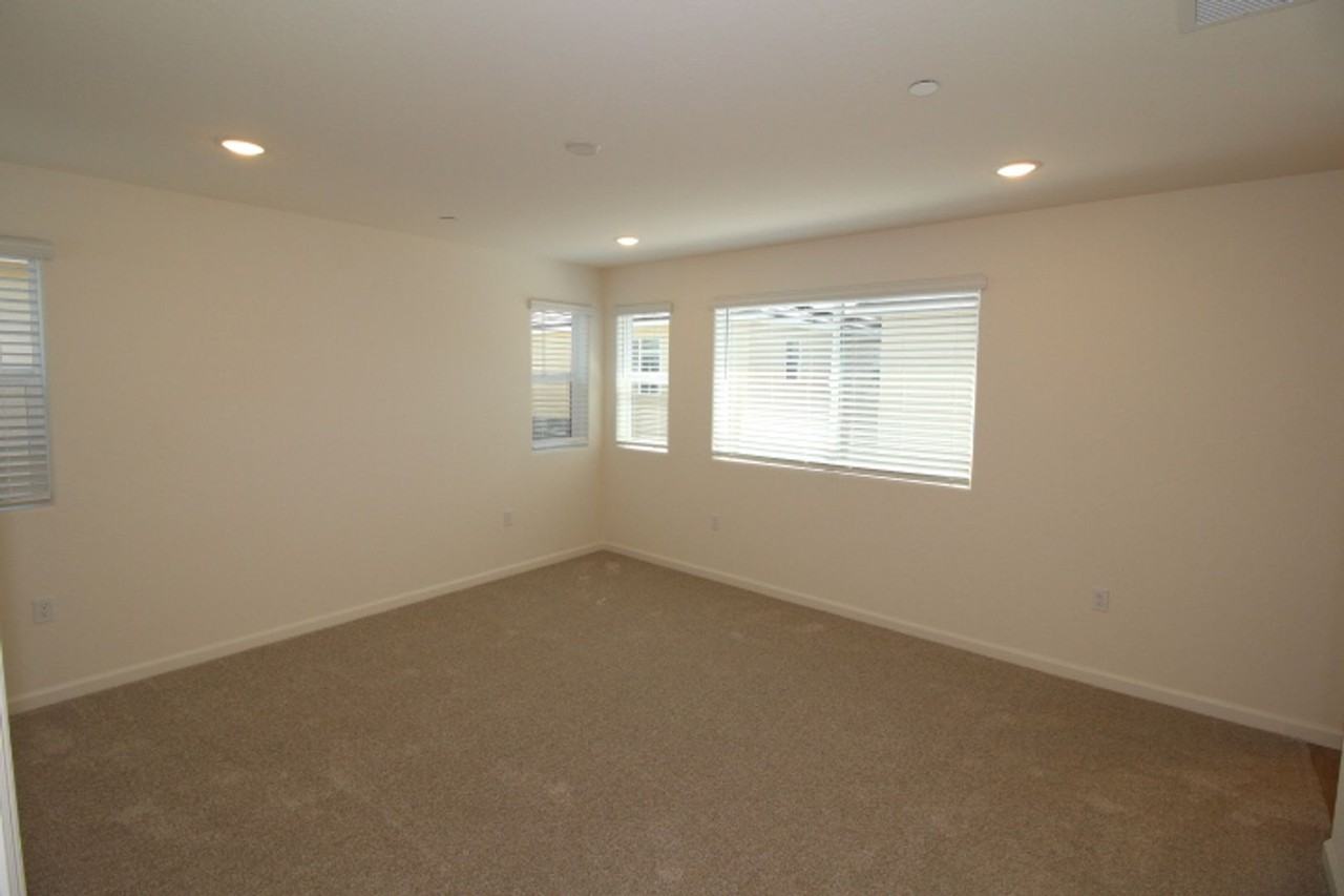 1462 Pioneer Ln - Photo 6 of 13