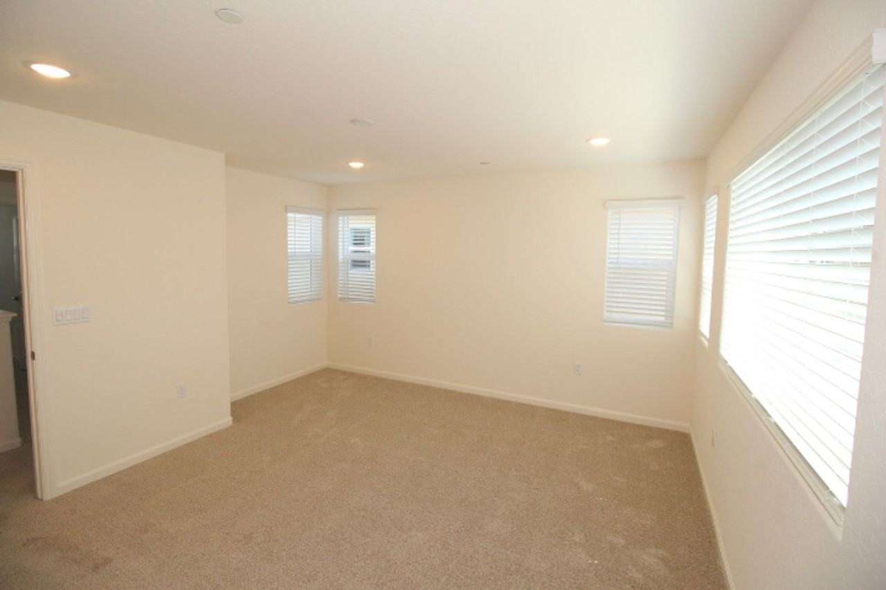 1462 Pioneer Ln - Photo 7 of 13