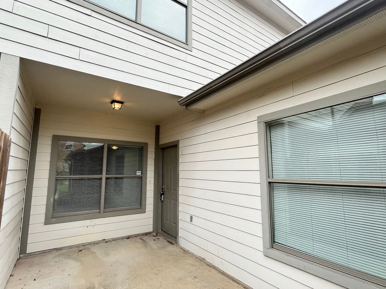 3259 Wexford Dr - Photo 2 of 33