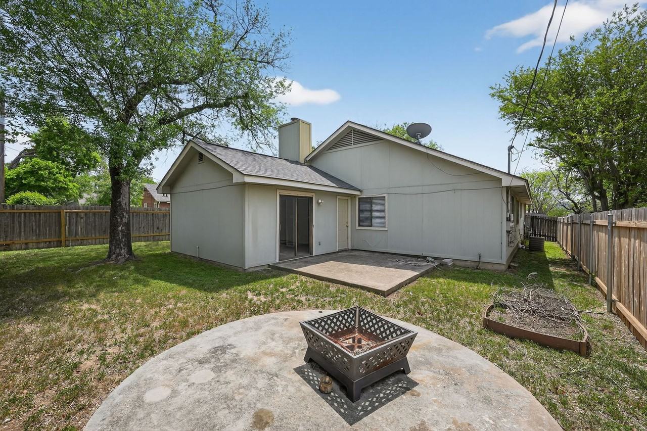 2306 Blalock Dr - Photo 5 of 16