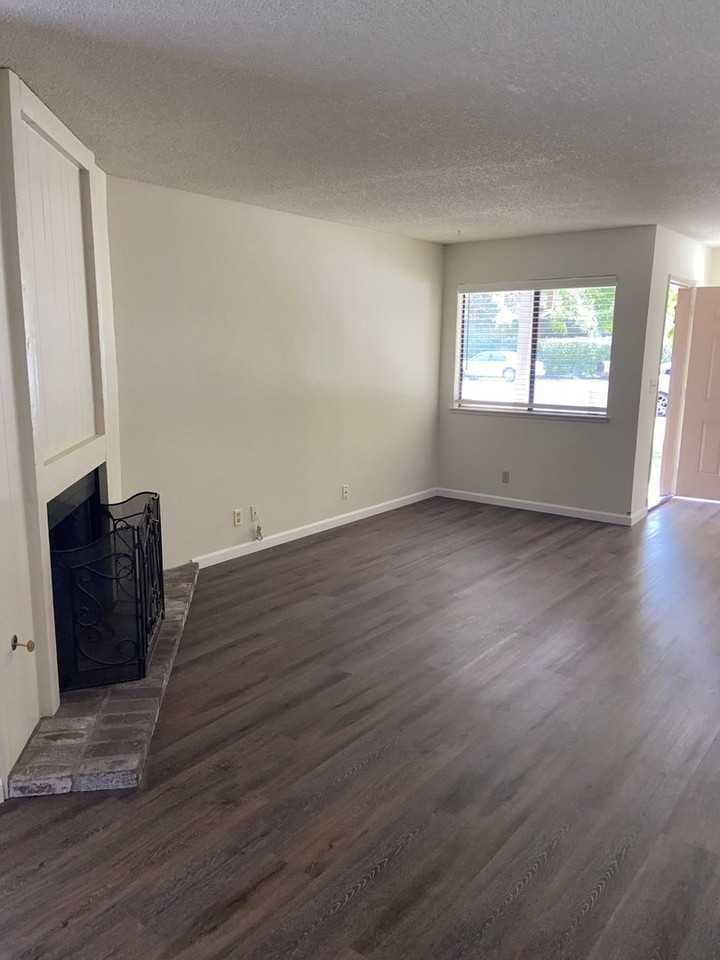 7981 Alta Vista Ln - Photo 2 of 11