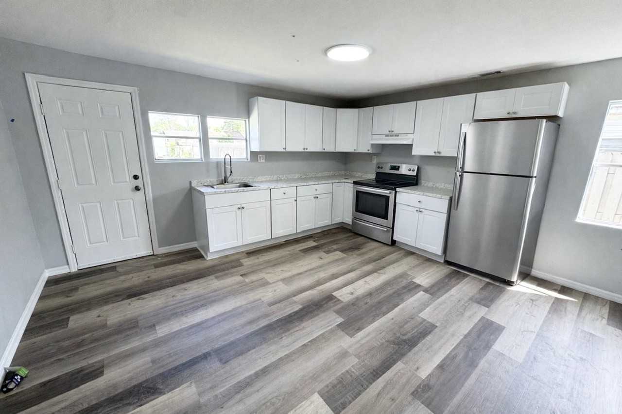 4850 16th St - Photo 2 of 15