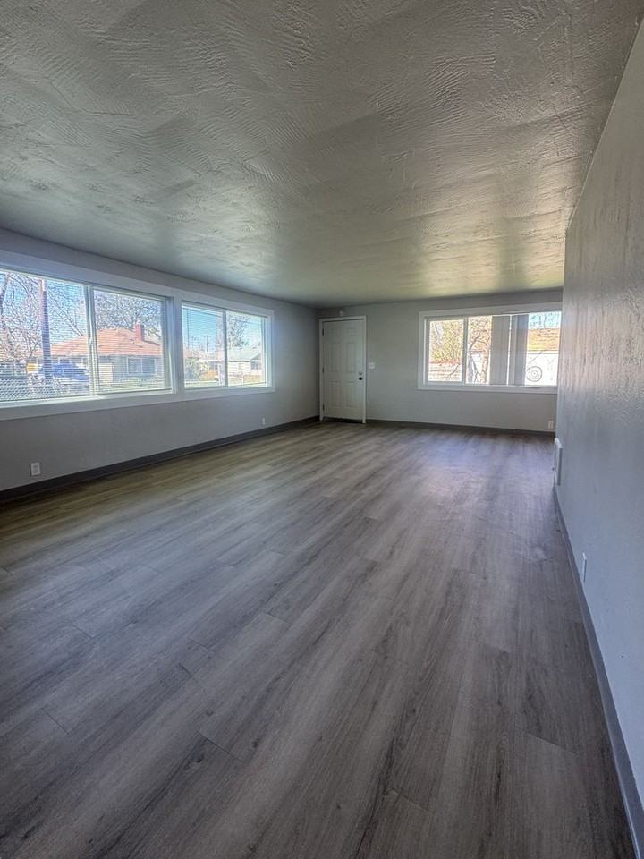 280 1/2 20th St - Photo 5 of 17