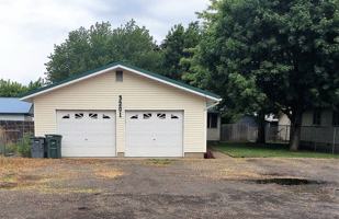 featured image of 3201 N Walnut St