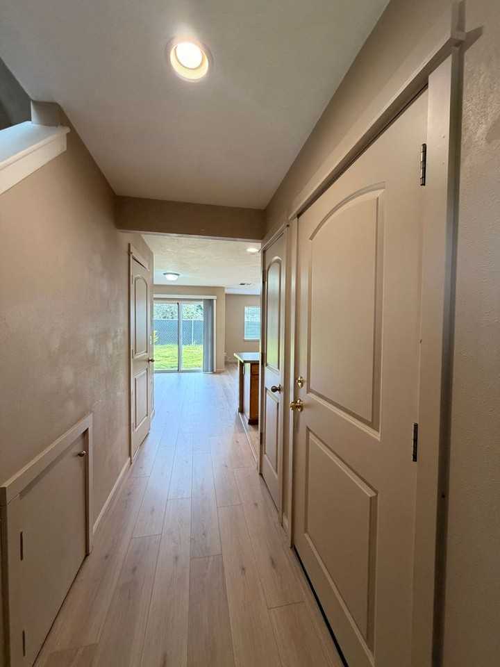 27 W 4th St - Photo 3 of 21