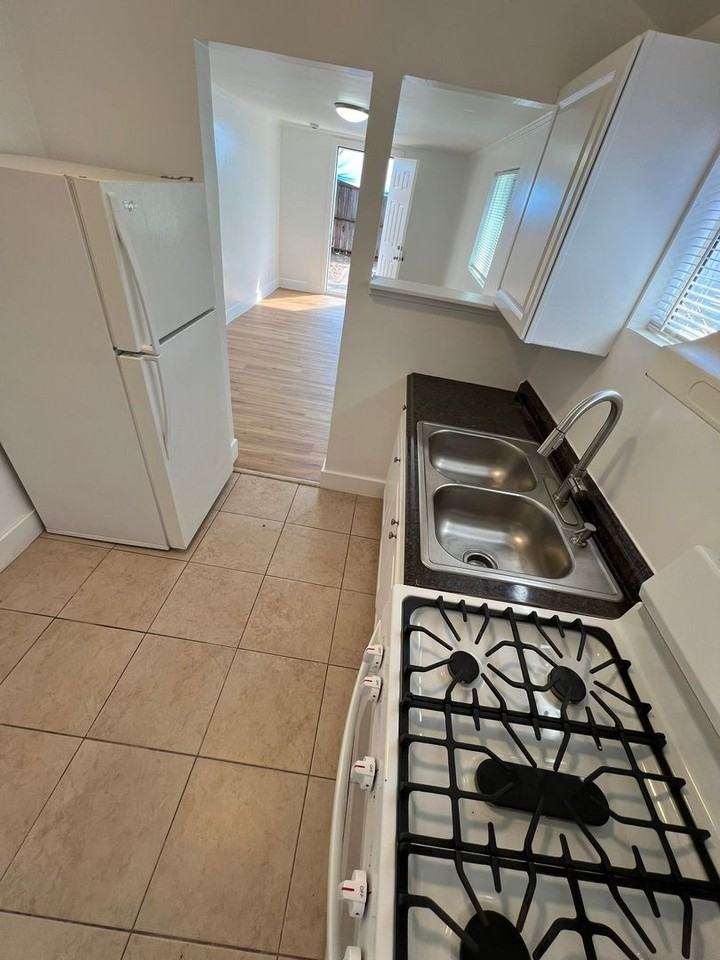 1555 Buckeye Dr #C - Photo 2 of 11